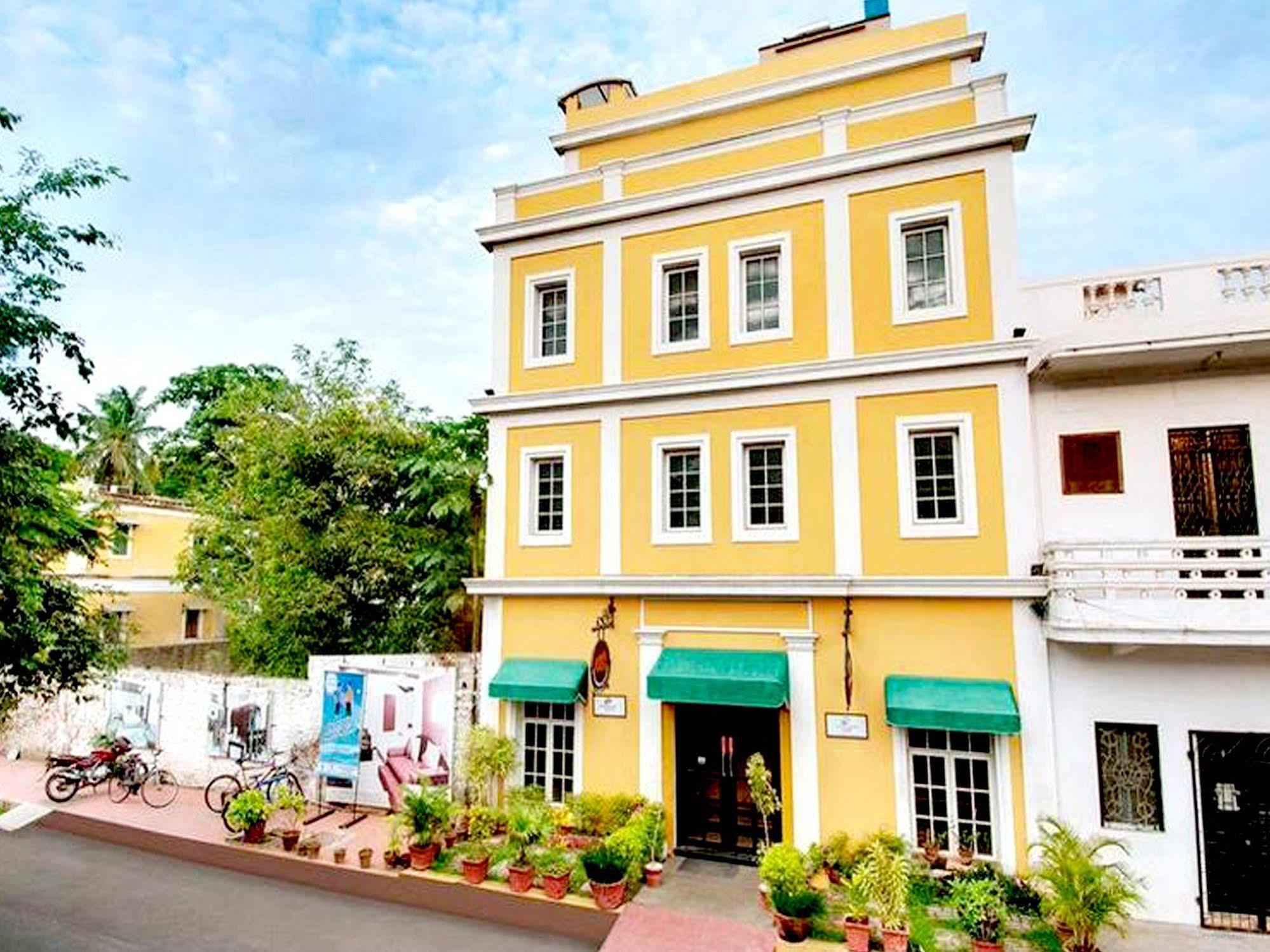 The Richmond Hotel Pondicherry Exterior photo